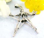 Skull lie on star design in 925 sterling silver pendant