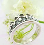 Sterling silver ring with crown shape and marcasites design