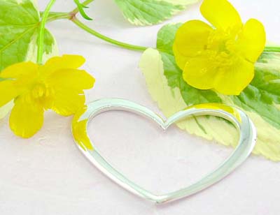 Shopping custom jewelry online 925 Sterling silver pendant with cut-out shinning heart pattern    