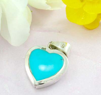 Fine discount pendant 925 Sterling silver pendant with turquoise at the center    