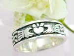 Sterling silver ring with two hand decor and twist line decor each side