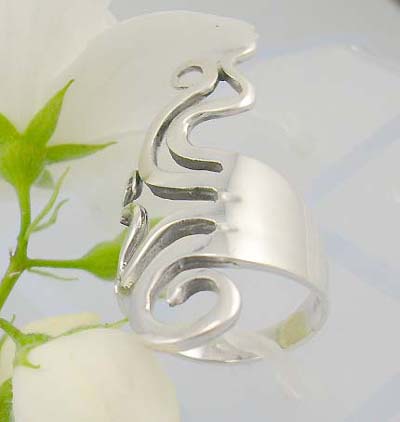 wholesale contemporary jewelry sterling silver ring with cut-out flower pattern design in middle      